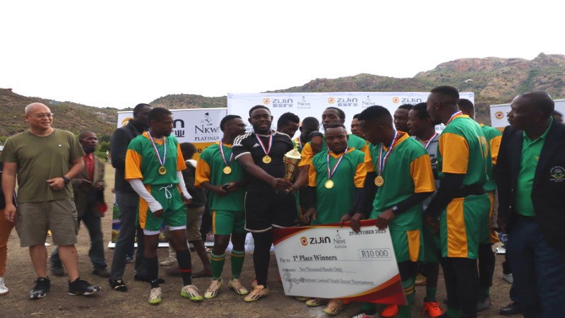 Nkwe Platinum devient un sponsor majeur pour le tournoi de football des jeunes de la communauté